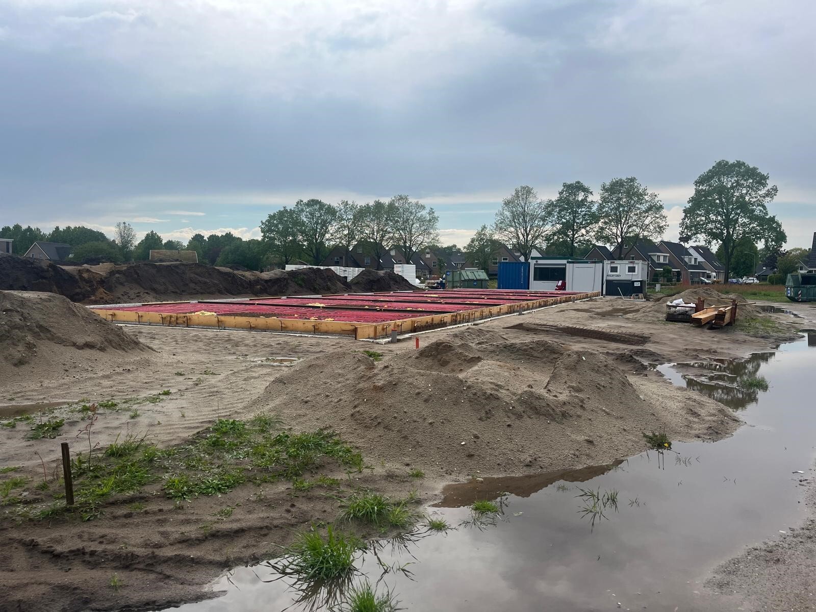 Foto woningbouw Dwingeloo in volle gang