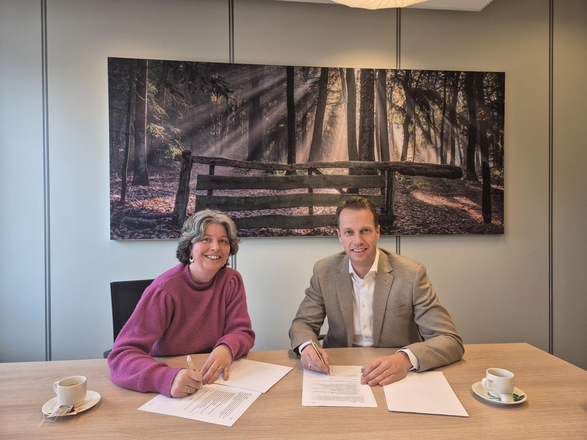 Gemeente en KROON sluiten overeenkomst voor woningbouw Heuvelenweg Dwingeloo